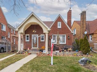 7429 Pinehurst St, Dearborn, MI 48126