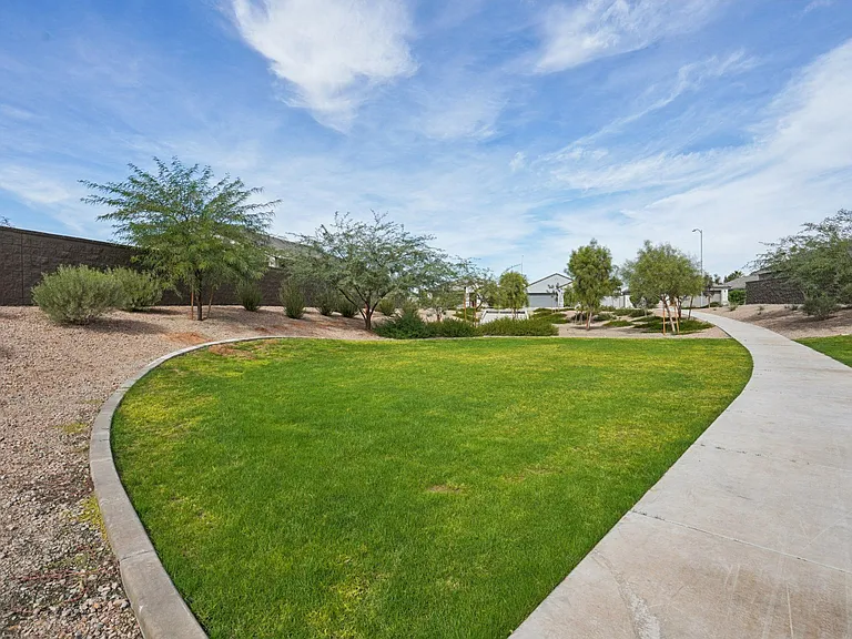 Solana Place at Carlton Commons — Photo 8