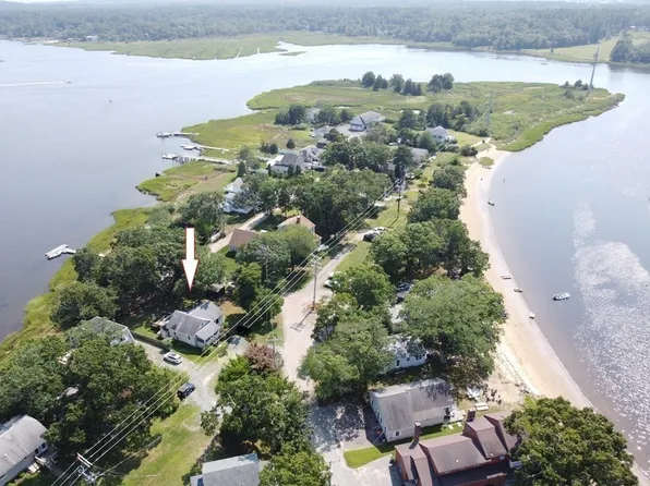 8 Monroe Pkwy, Wareham, MA 02571