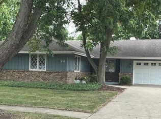 24 Briargate Cir, Sugar Grove, IL 60554