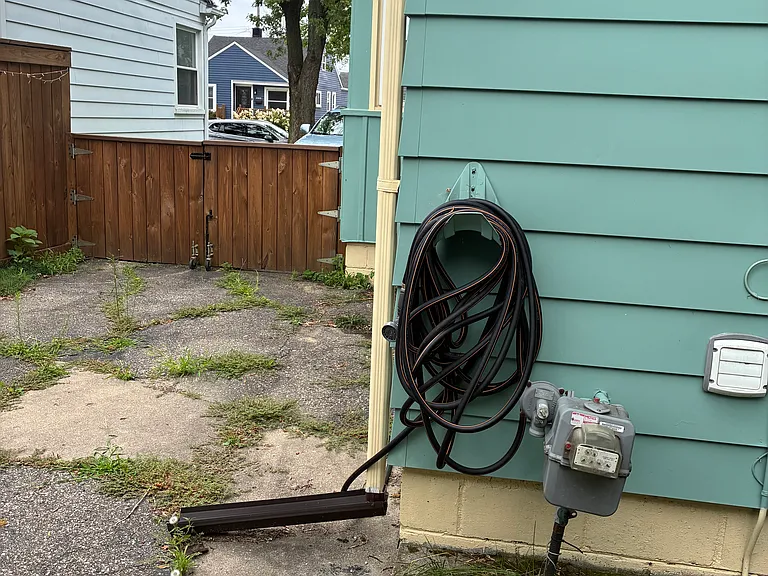 2331 Rowland Ave — Photo 21
