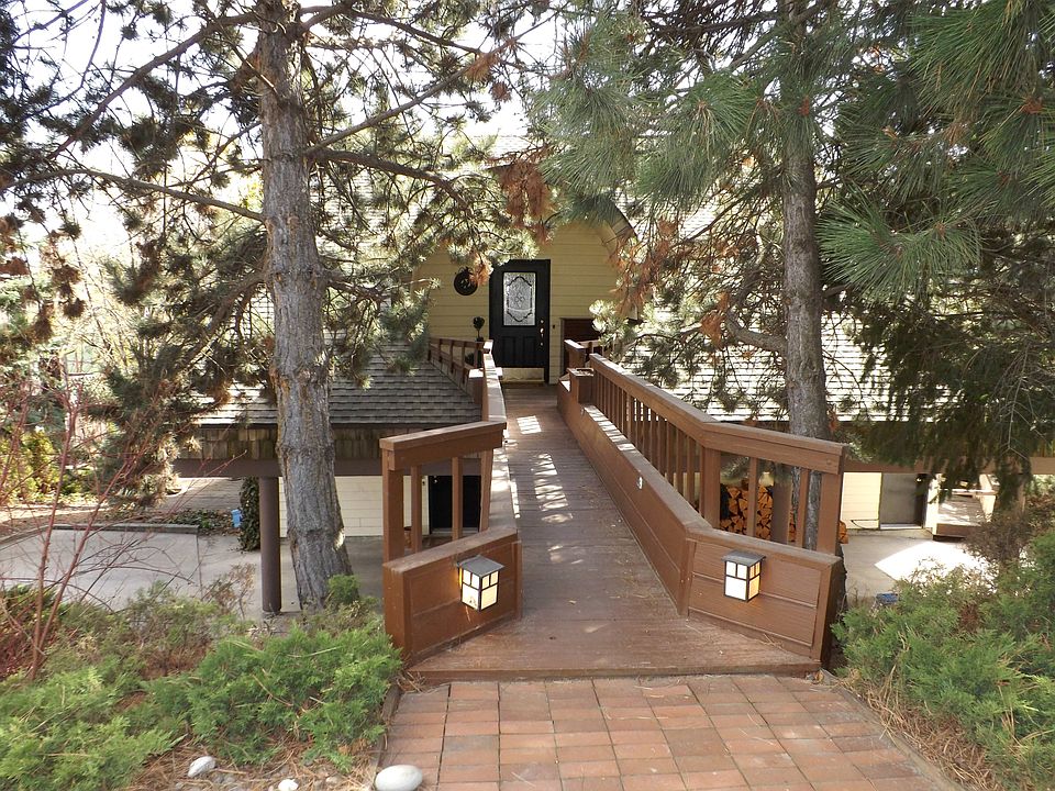 1st image of 821 Indian Hills Dr