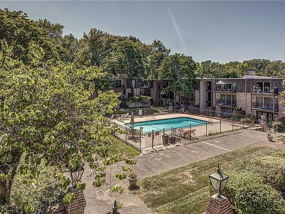 3rd image of 5109 W 75th St #A