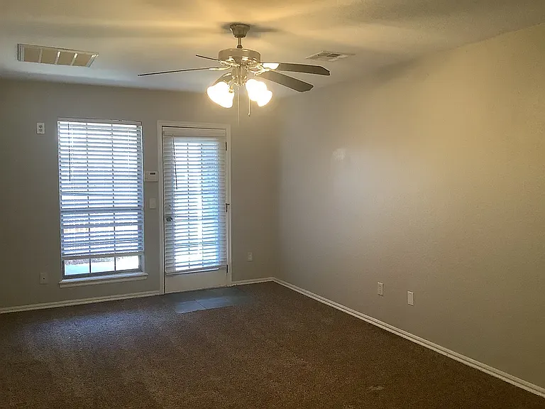 1426 SW 23rd St — Photo 24