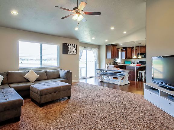 4th image of 38 E Blair Way