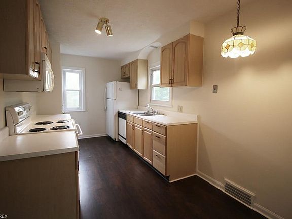 2nd image of 164 Harcourt Dr