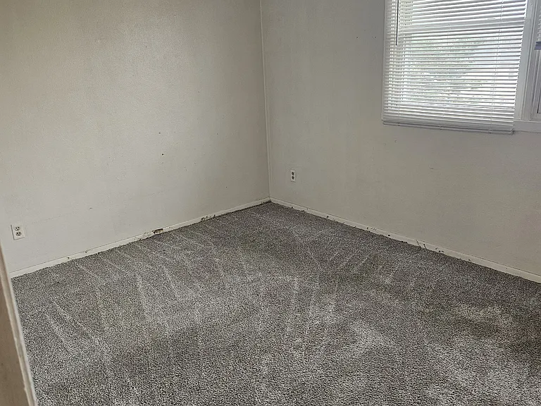 728 W 63rd St #5 — Photo 8