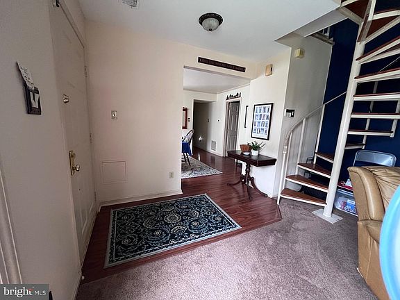 5th image of 285 Woods Edge Pl