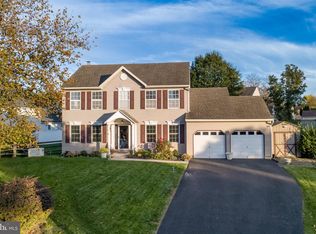 4969 W Rolling Glen Dr, Pipersville, PA 18947
