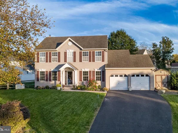 4969 W Rolling Glen Dr, Pipersville, PA 18947