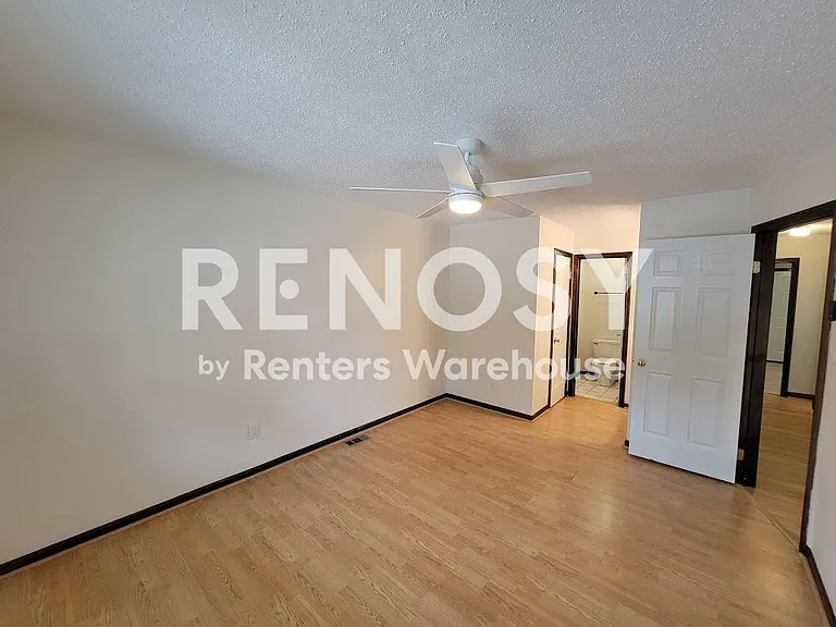 914 Wildwood Square Ct — Photo 20