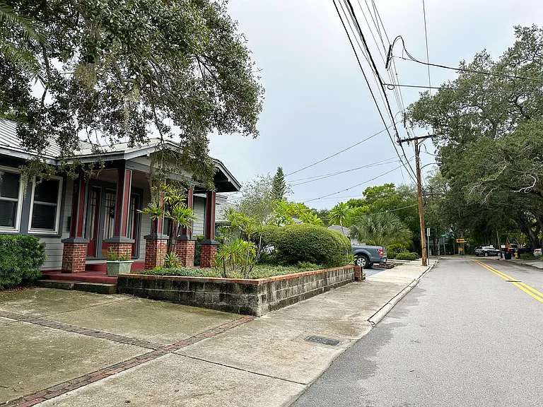 2530 W Maryland Ave #B — Photo 37