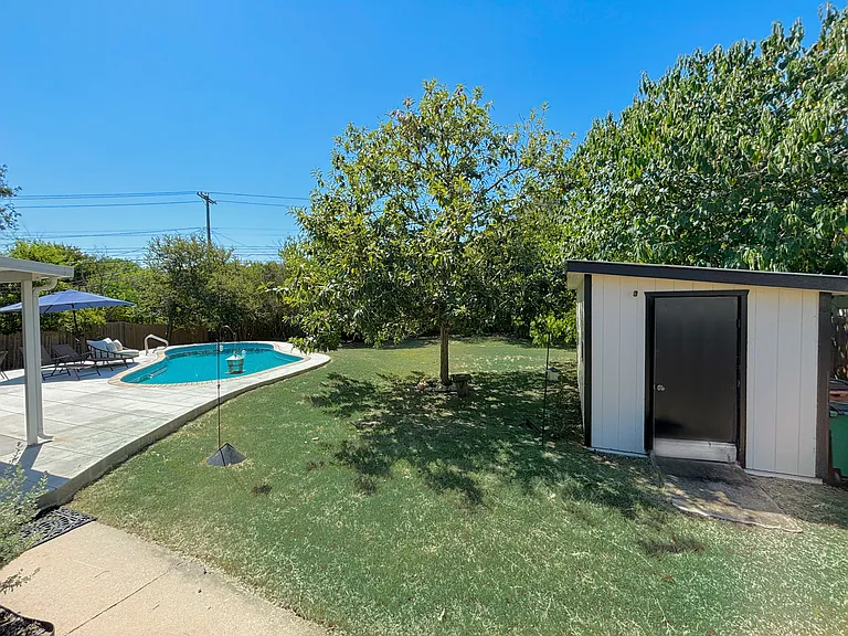 2107 Falcon Hill Dr — Photo 2