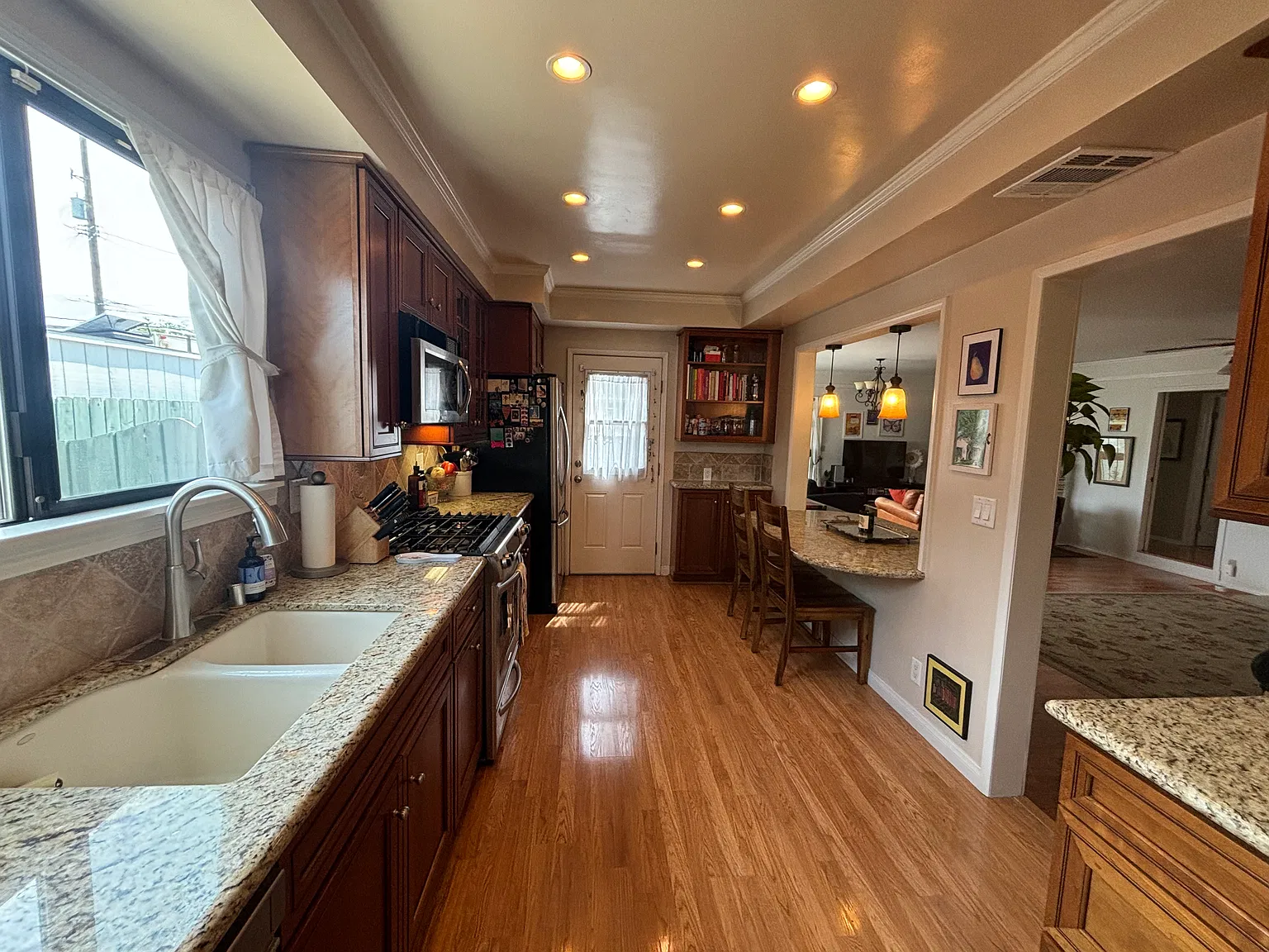 3 bed, 1932 sqft, $1,850 — Photo 4