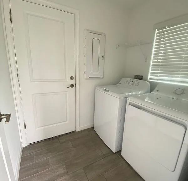 1668 Colebrook Cir SW — Photo 12