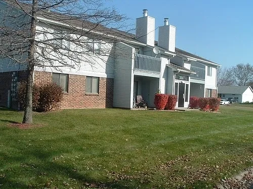 410 - WINDING BROOK APARTMENTS — Photo 36