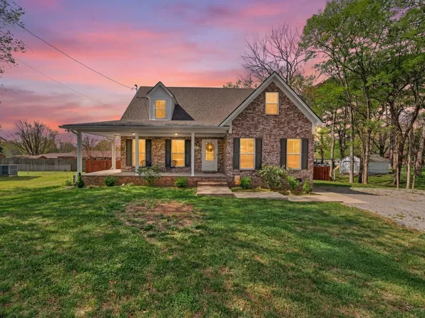 961 Fairlane Dr, Lewisburg, TN 37091