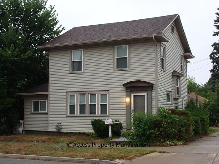 1st image of 614 Fuller Ave SE