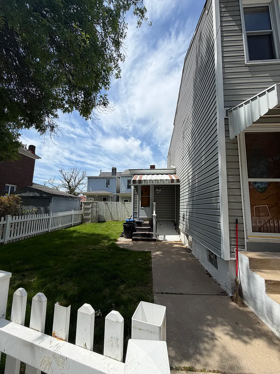 Building Photo - 5433 McCandless Ave