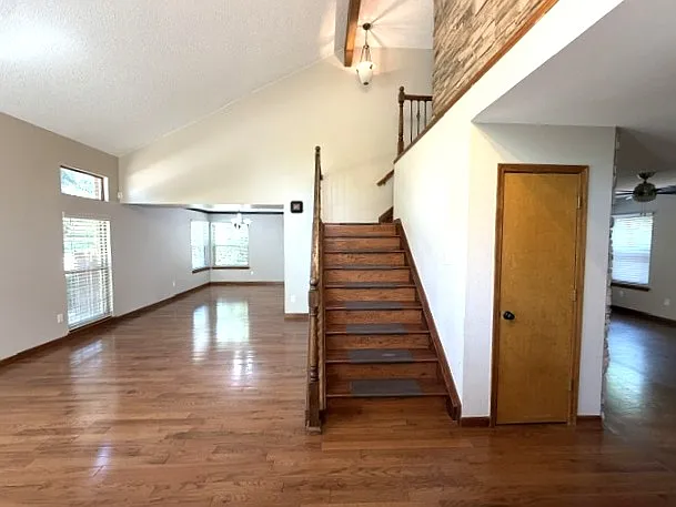 5 bed, 2813 sqft, $3,295 — Photo 3