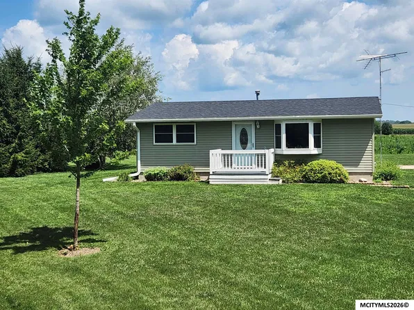 19319 Quince Ave, Mason City, IA 50401