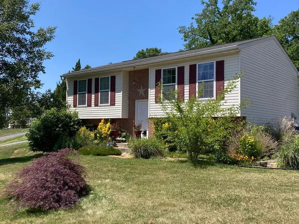 17000 Newcastle Ct, Williamsport, MD 21795