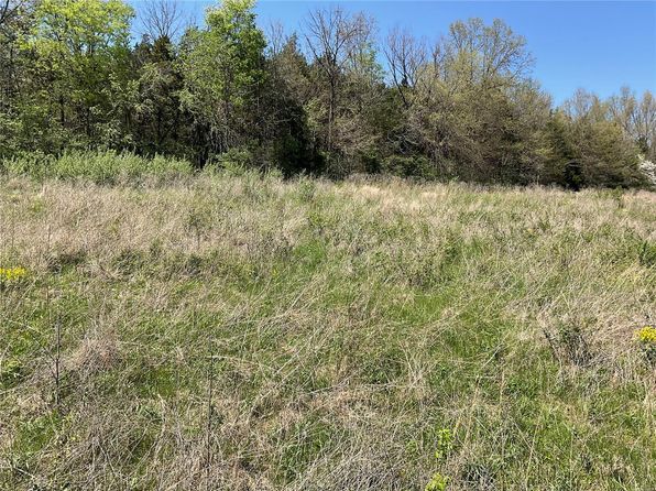 121 Red Barn Ln, Defiance, MO 63341