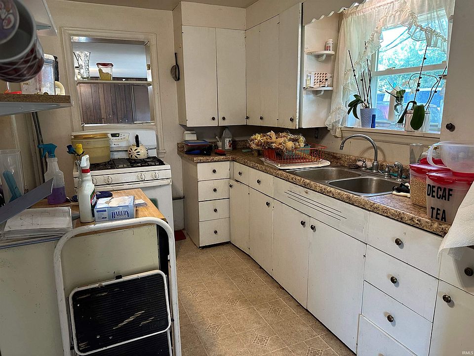 2nd image of 908 Westwood Dr