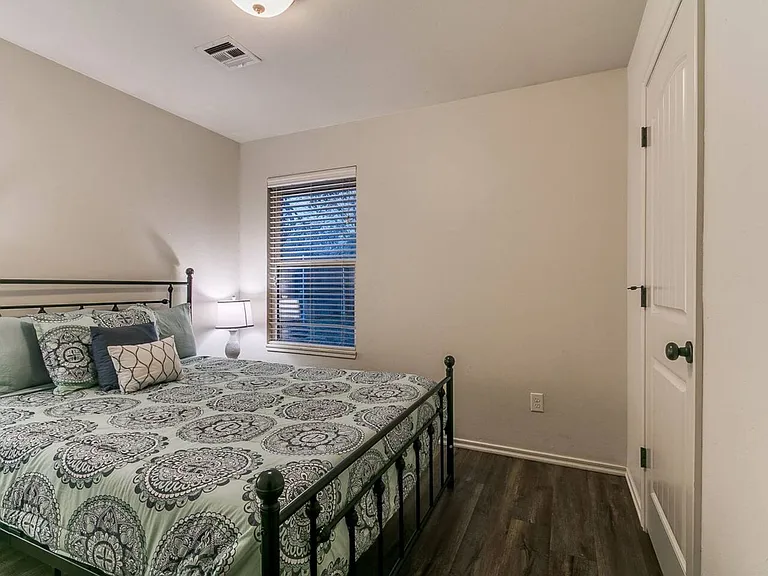 436 Chalk Hill Ct — Photo 24