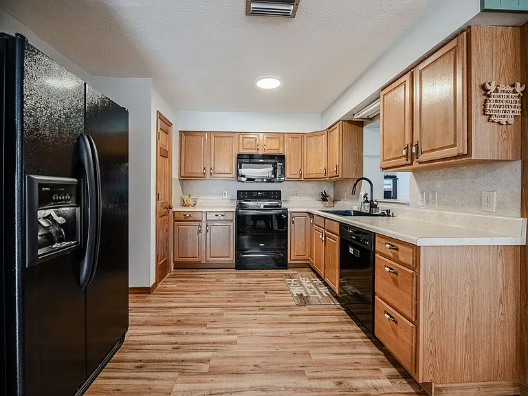 5905 Whispering Pines Rd — Photo 24