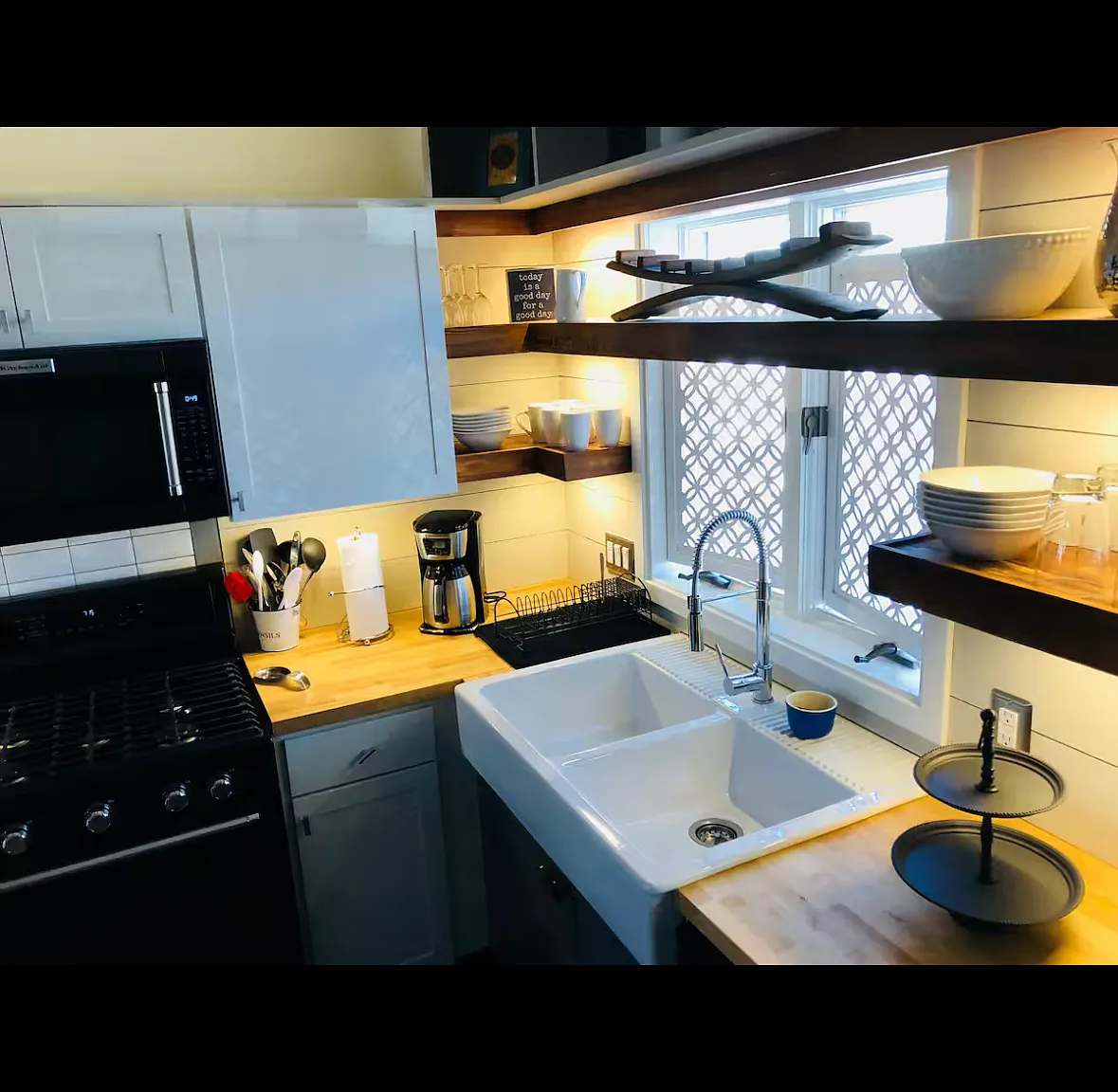 3 bed, 1008 sqft, $2,000 — Photo 3