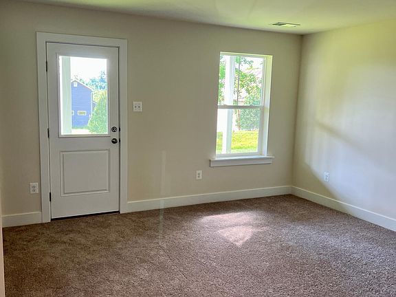 Recreation/L.L. Full Bedroom with Full Bath