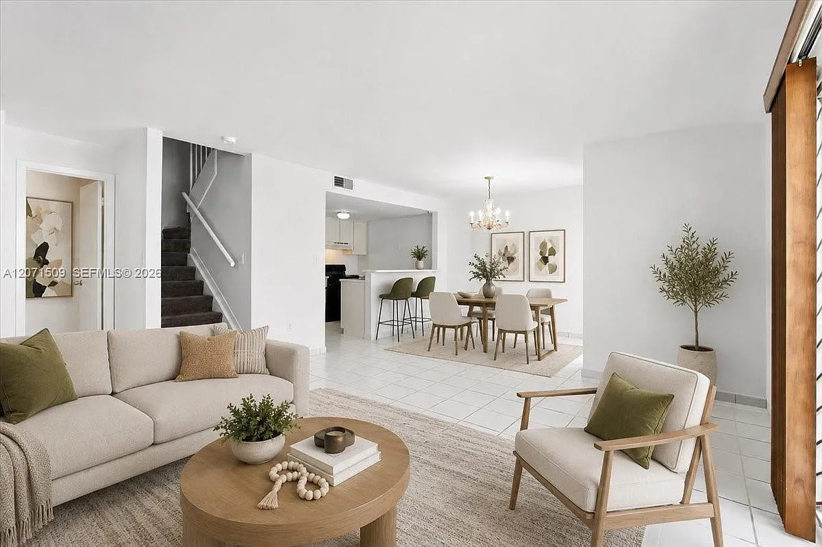 Gables Point Iii Condo — Photo 2