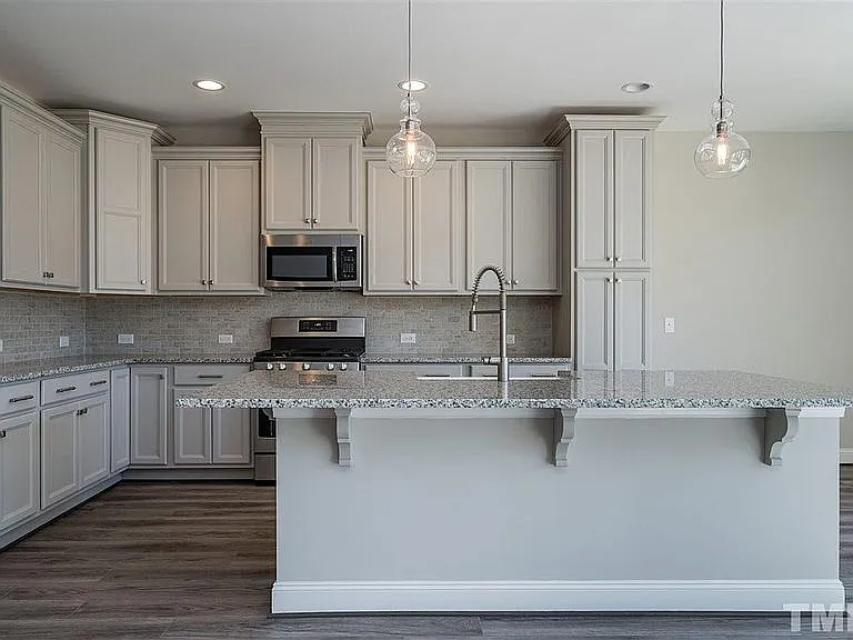 1049 Lathrop Ln — Photo 16