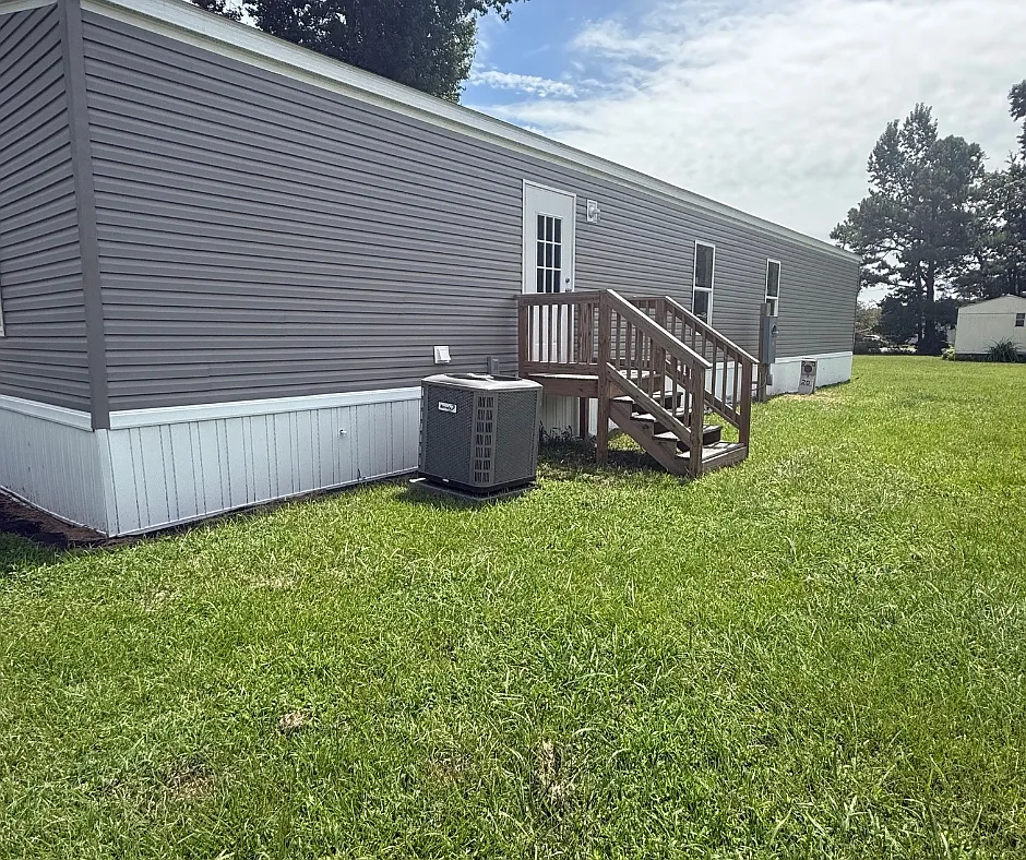 3 bed, $1,100 — Photo 2