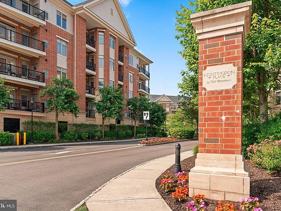 2nd image of 516 Carson Ter