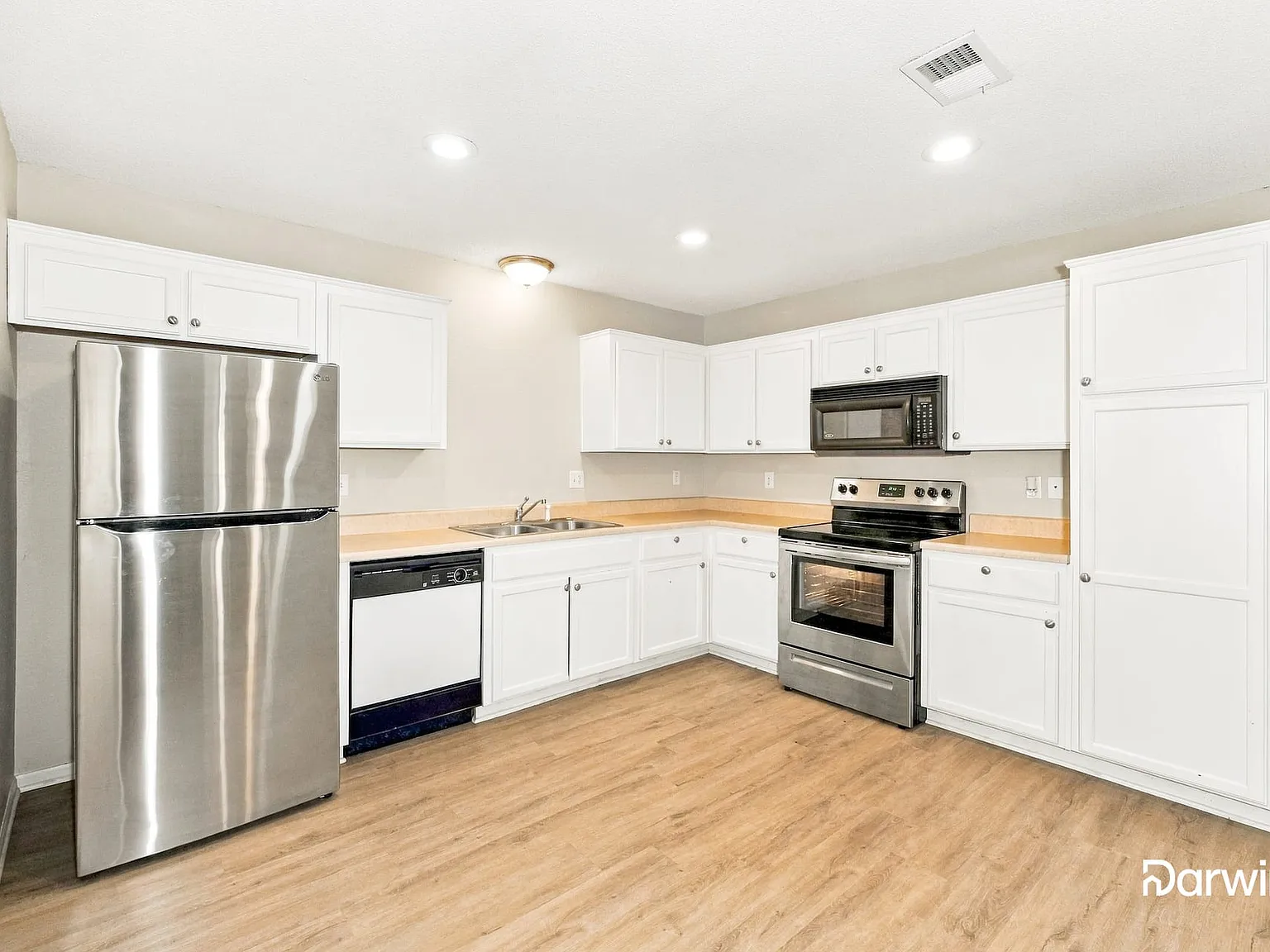 3 bed, 2.0 bath, 1225 sqft, $1,575 — Photo 3