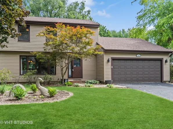 2106 Templar Dr, Naperville, IL 60565