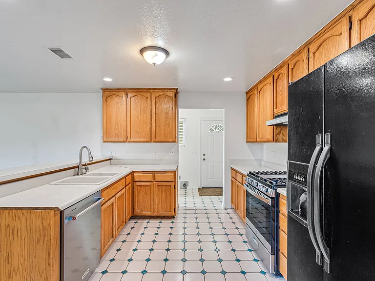 10177 Hawley Rd — Photo 31