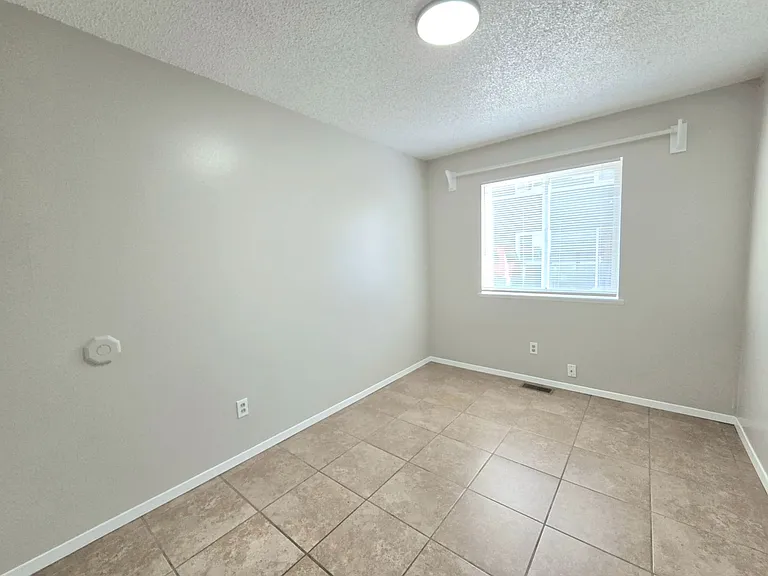 918-922 Teal Ct. — Photo 46