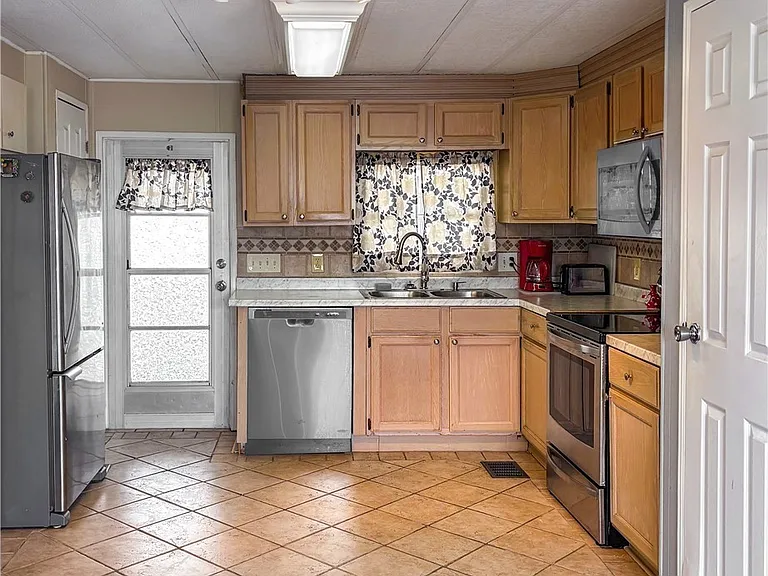 5558 Sir Walter Way — Photo 3