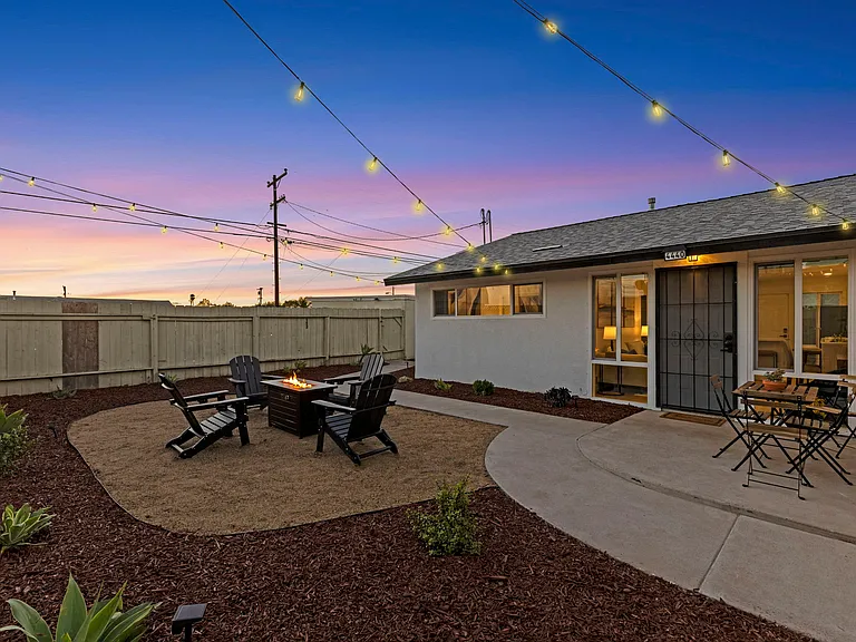 4440 Clairemont Dr — Photo 30