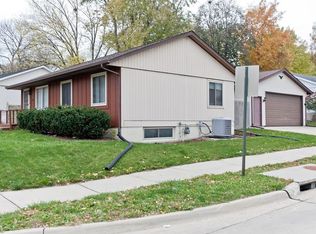 3300 Dunham Dr SW, Cedar Rapids, IA 52404