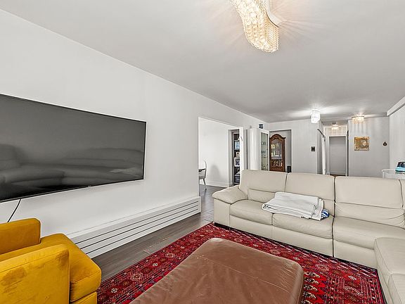 3rd image of 800 Cortelyou Rd APT 3E