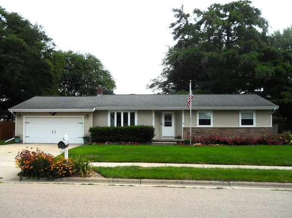 1065 Tara Dr, Sun Prairie, WI 53590