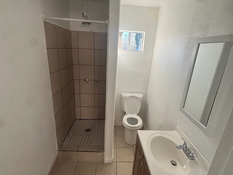 551 Giles Ave #B-C — Photo 8
