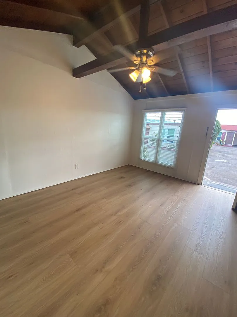 Studio Apartment Completely Remodeled Rosecrans Area Available Now — Photo 3