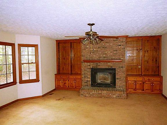 2nd image of 410 Sweetgum Dr