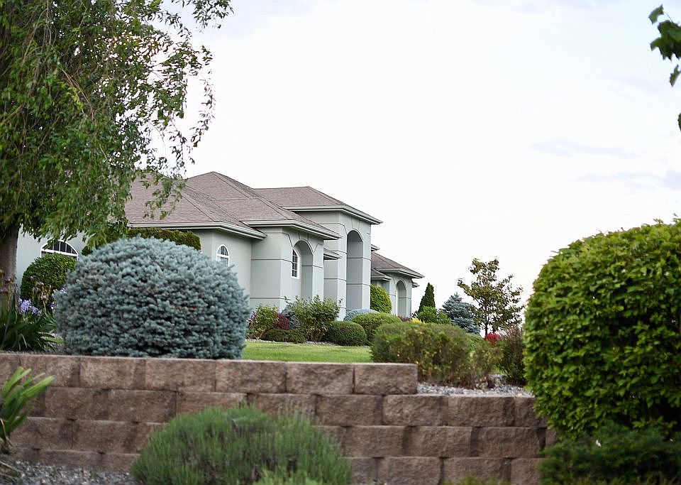 1st image of 158 Ledgestone Dr
