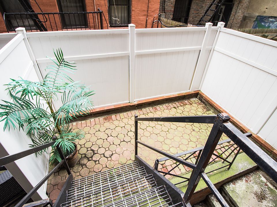 1st image of 217 E 10th St APT 3